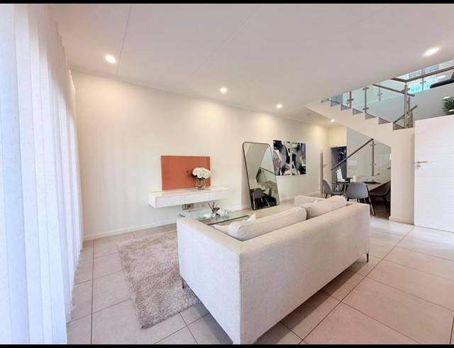 3 BEDROOM APARTMENT FOR SALE IN SUNNINGHILL